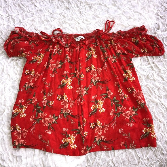 Off shoulder red American Eagle top - Picture 6 of 6